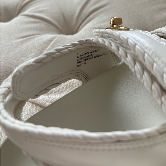 NEW a new day White Sandals with Gold Accents Size 9 - Picture 4 of 6